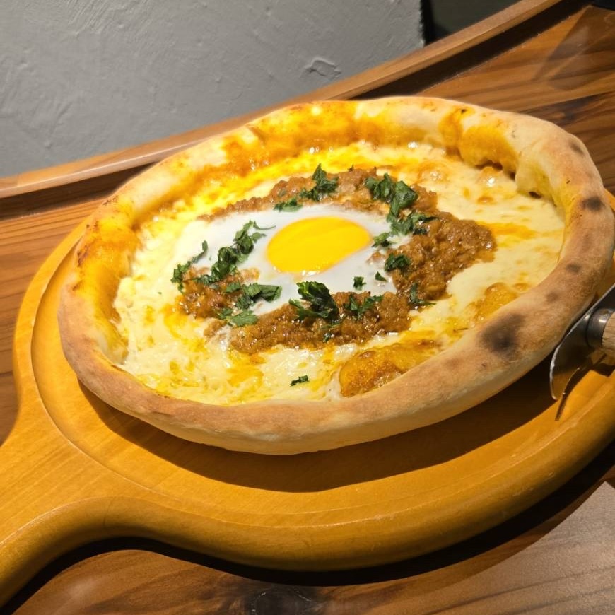 スパイシーキーマカレーピザ